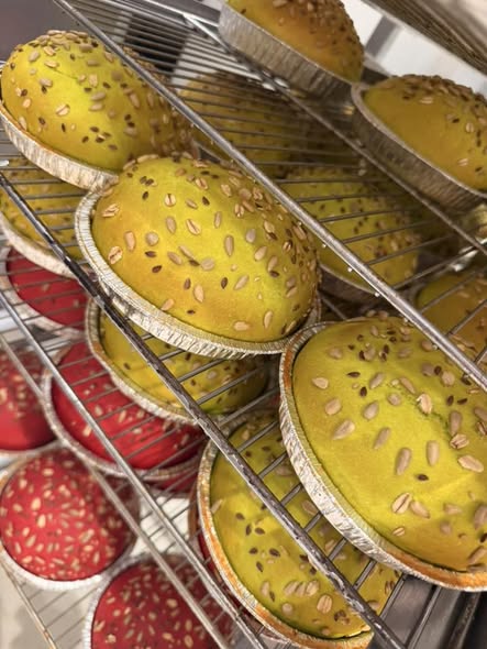 Pâtisseries dorées préparées au Fournil de l’Ourcq